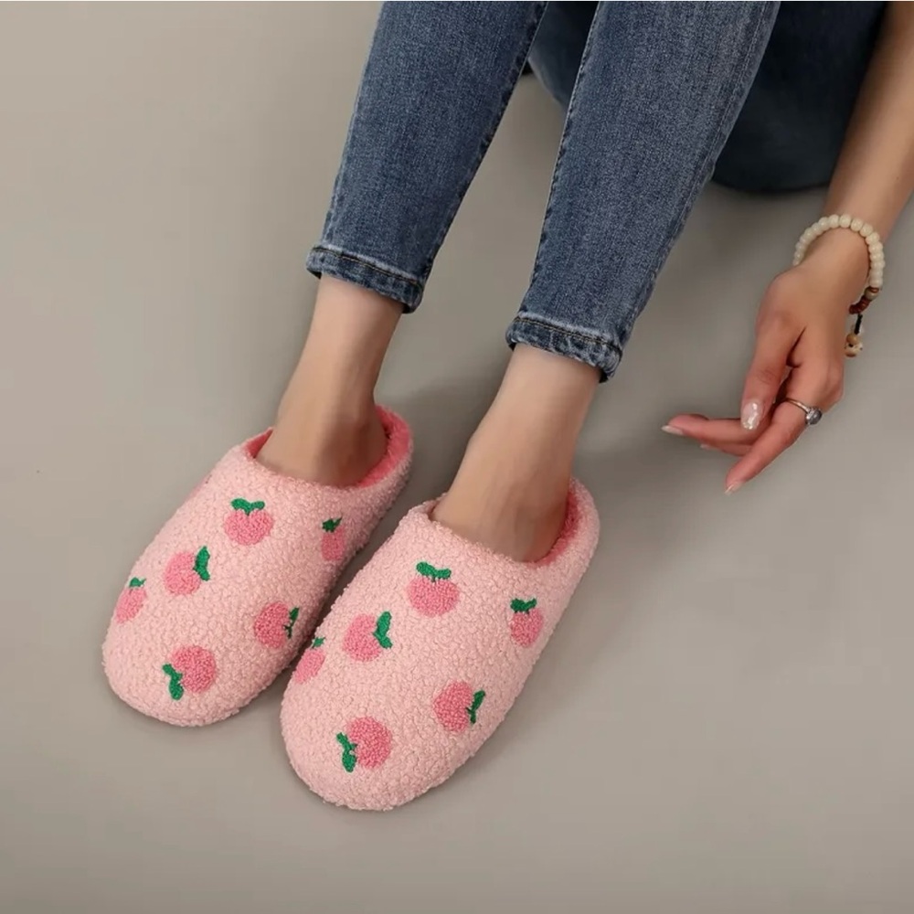 🆕 Cozy Pink Peach Slippers for Women. Adorable, cozy and memorable! SIZE 7.5-8.